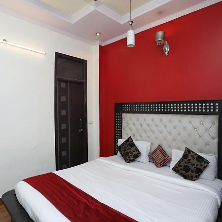 Oyo Stay The Castle Near M2K Cinemas Rohini Yeni Delhi Dış mekan fotoğraf
