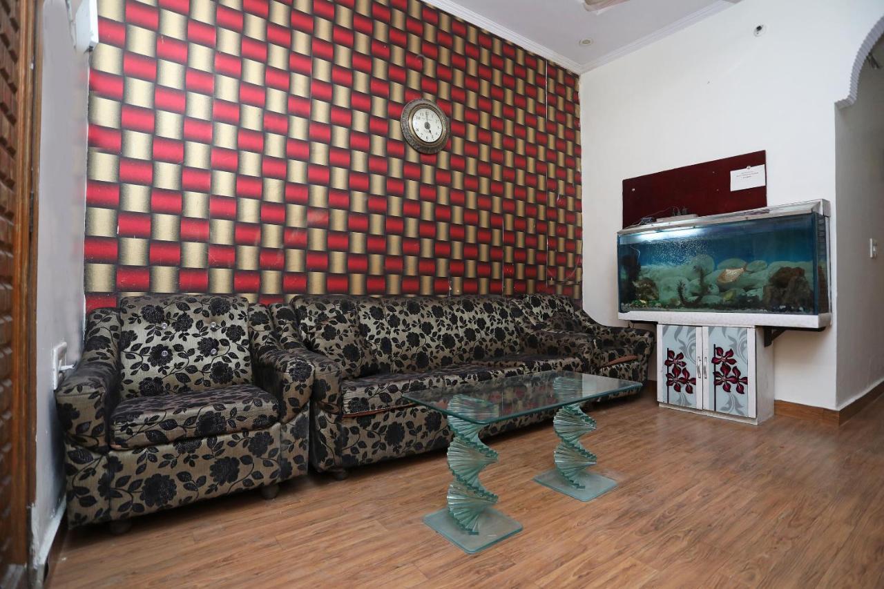 Oyo Stay The Castle Near M2K Cinemas Rohini Yeni Delhi Dış mekan fotoğraf