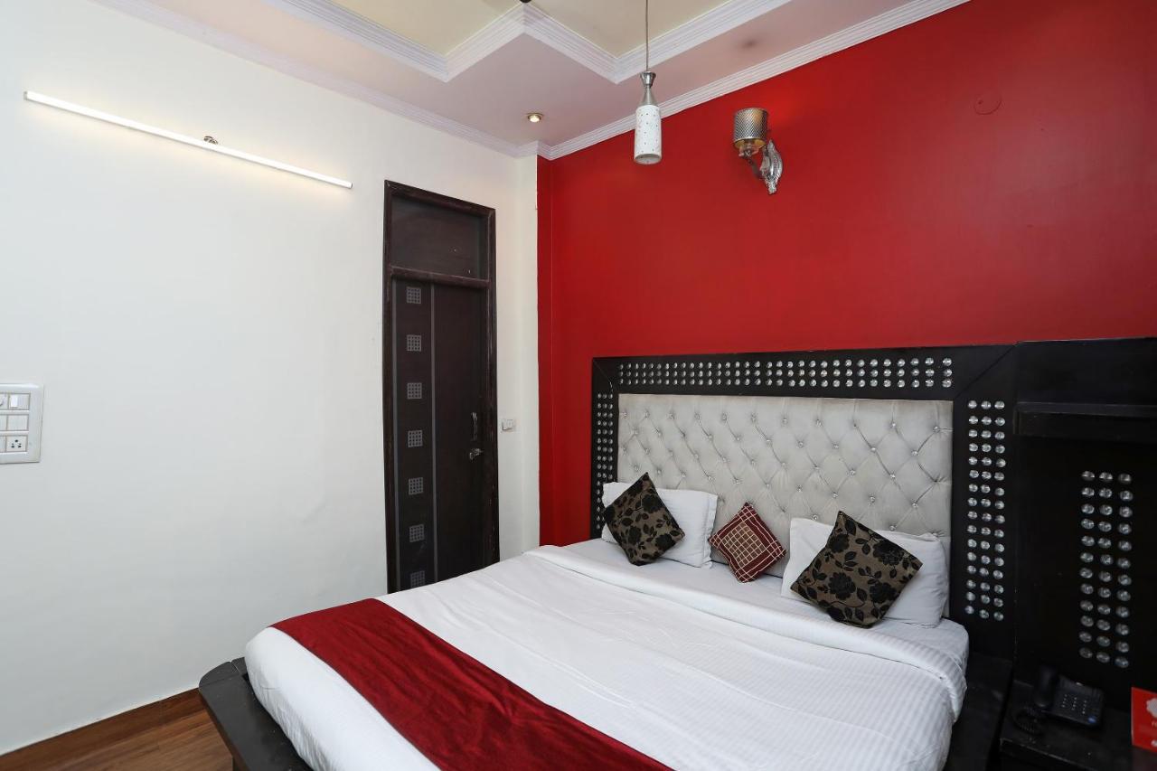 Oyo Stay The Castle Near M2K Cinemas Rohini Yeni Delhi Dış mekan fotoğraf