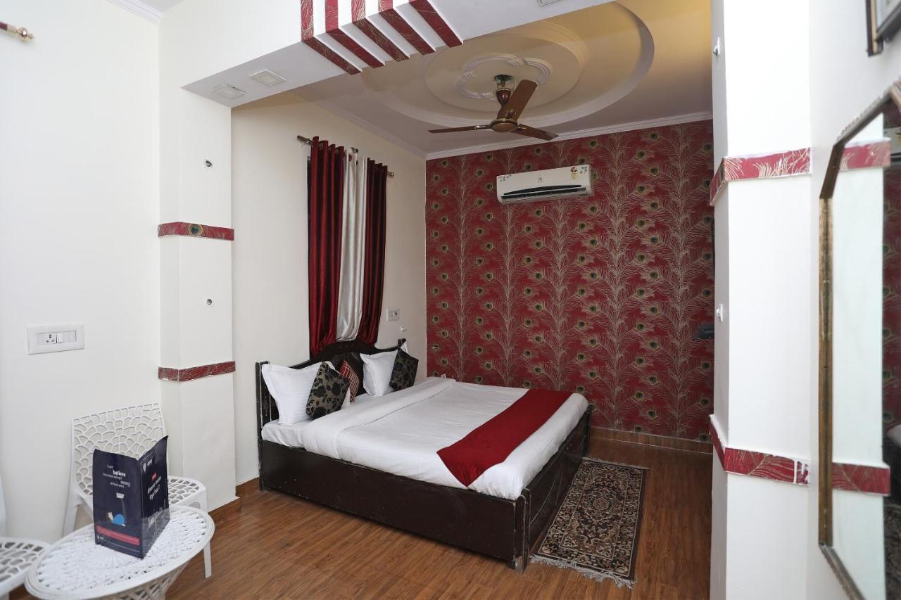 Oyo Stay The Castle Near M2K Cinemas Rohini Yeni Delhi Dış mekan fotoğraf